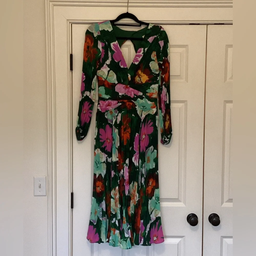 Anthropologie Pleated V-Neck Dress NWT size 6 - Picture 10 of 12